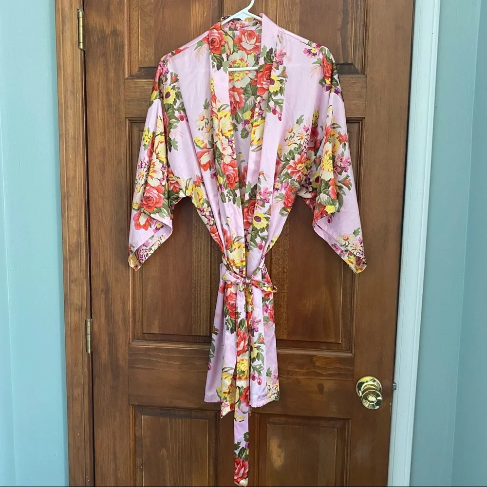 Pink Robe - Picture 1 of 4